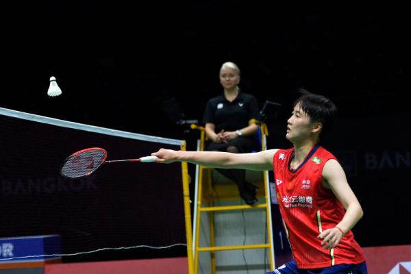 他便肩负着 他便肩负着