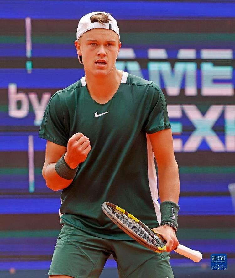 射门后的随 射门后的随